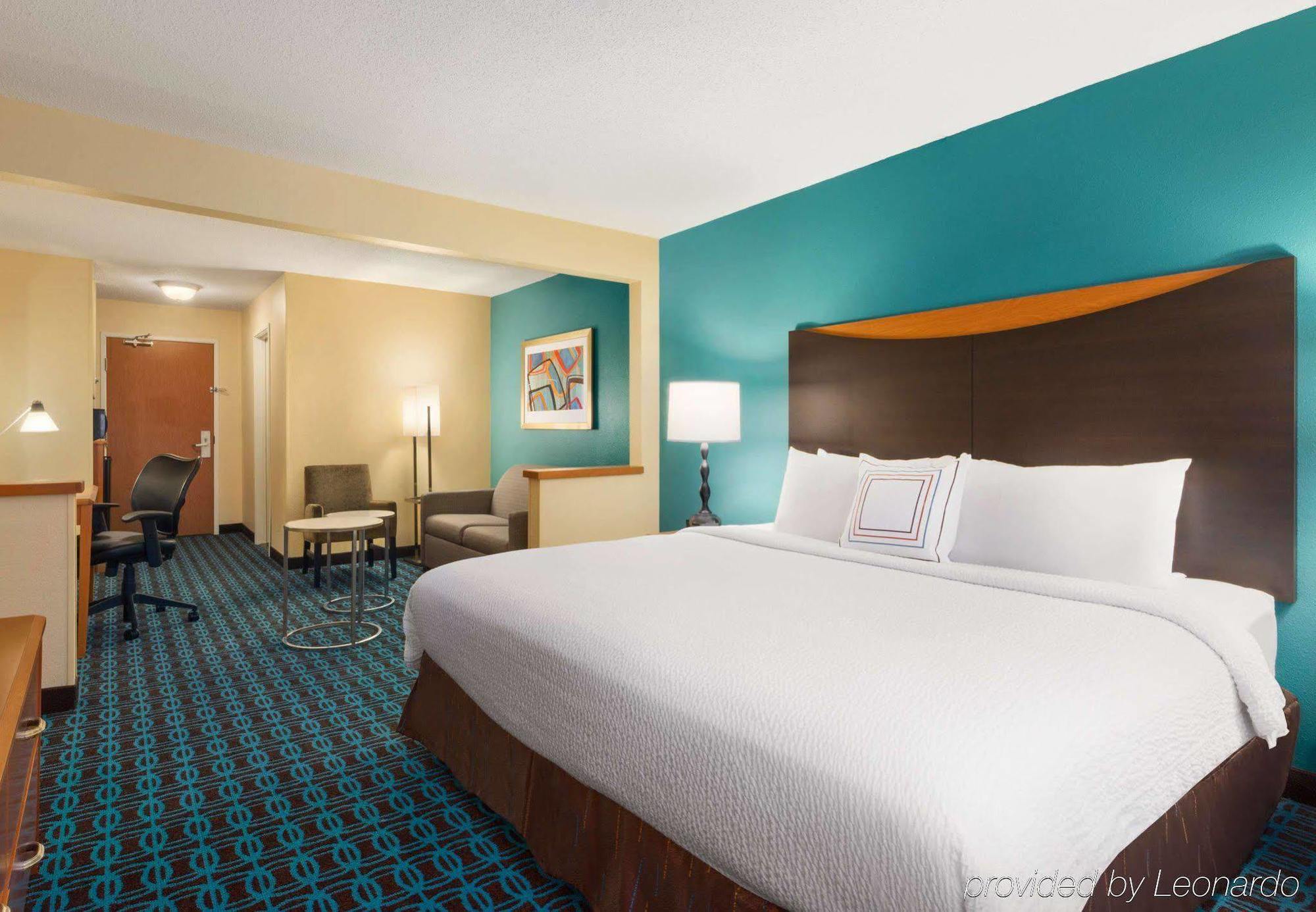 Amerivu And Hotel Grand Forks