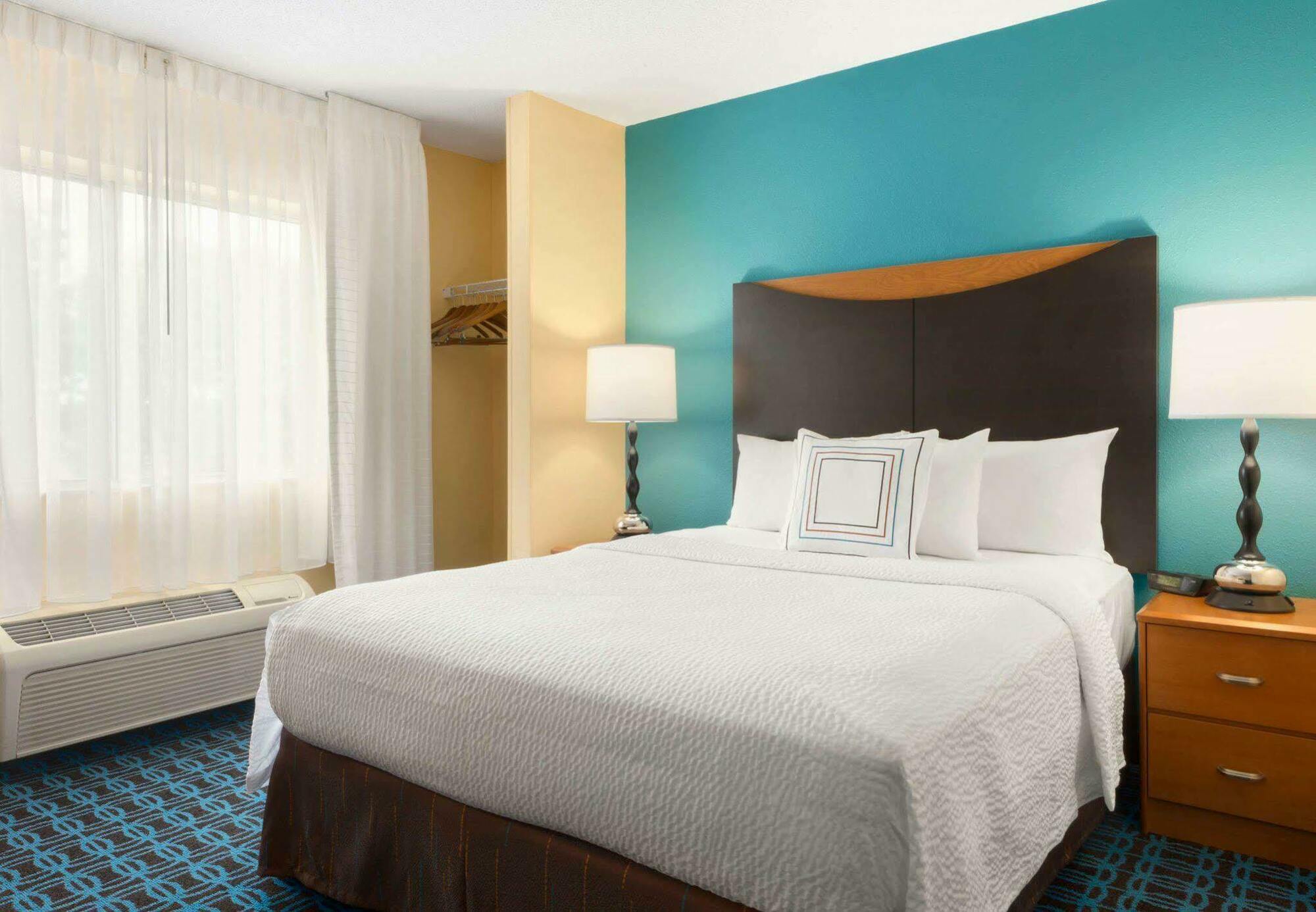 Hotel Amerivu And Grand Forks